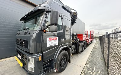 Trekker met hijskraan 32T/m en dieplader